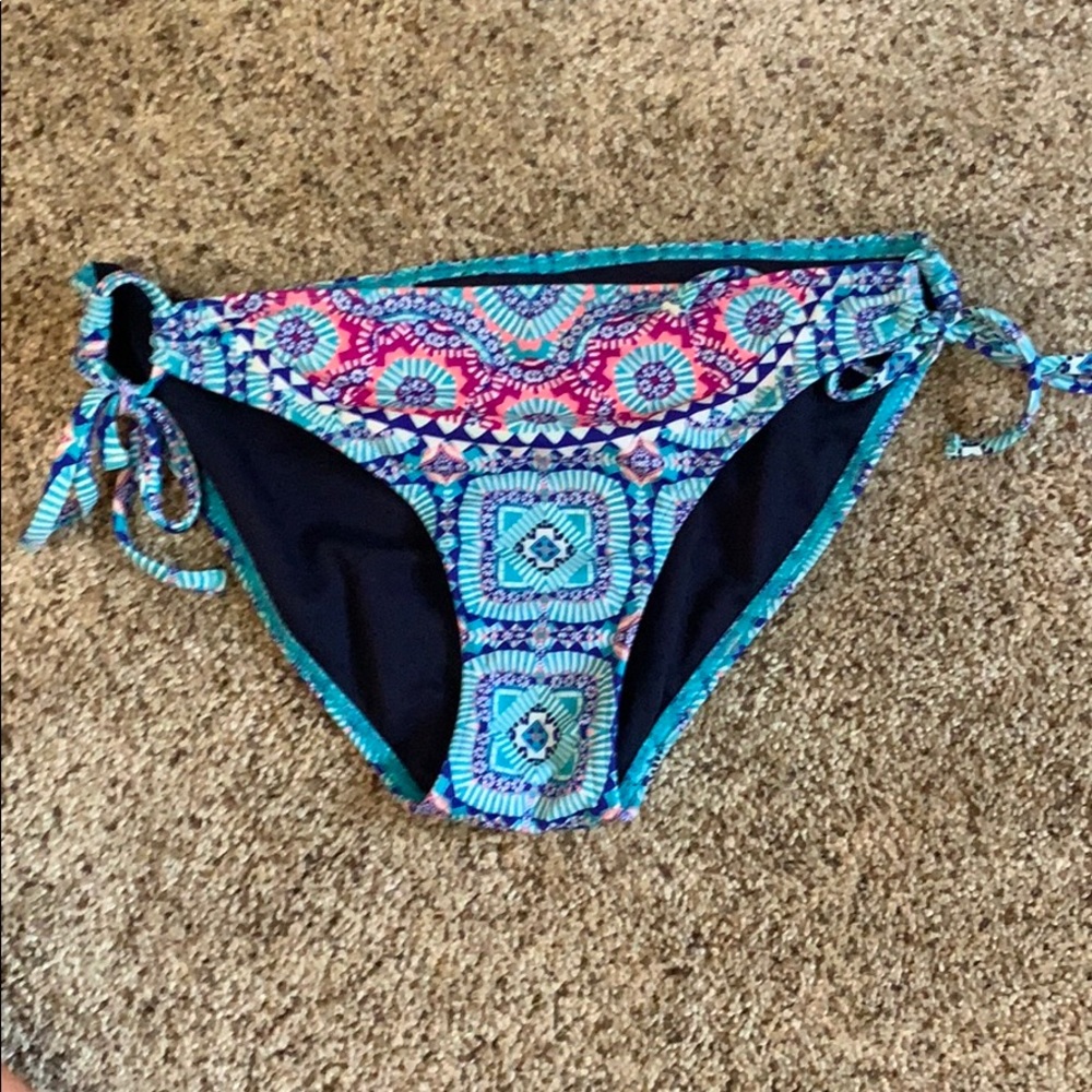 Athleta bikini bottom (size small)